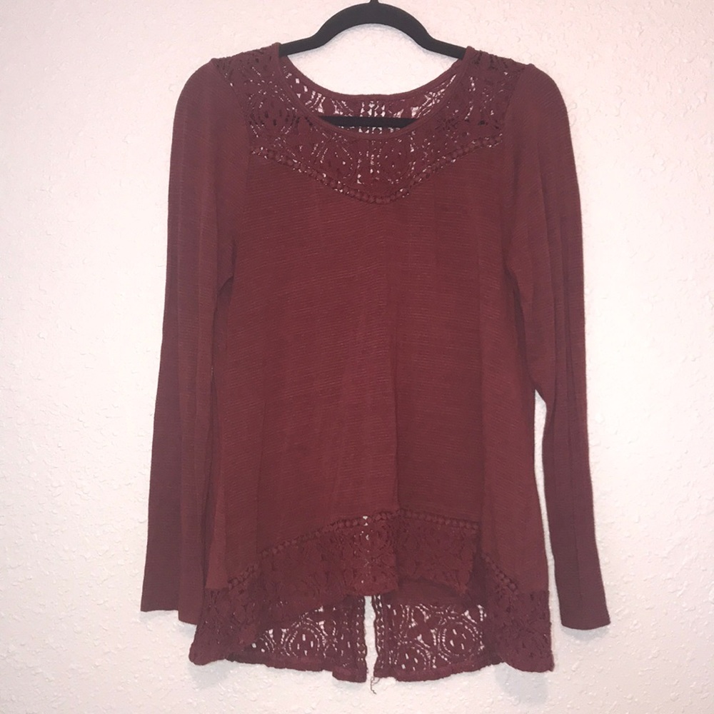 🌸 Casual Long Sleeve Top with Beautiful Detail